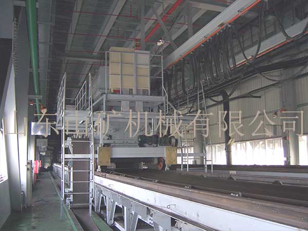 运行于常州现场的环保型卸料车